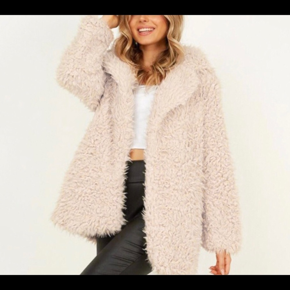 🌹Soft & Cozy Faux Fur Coat🌹 - Picture 2 of 7